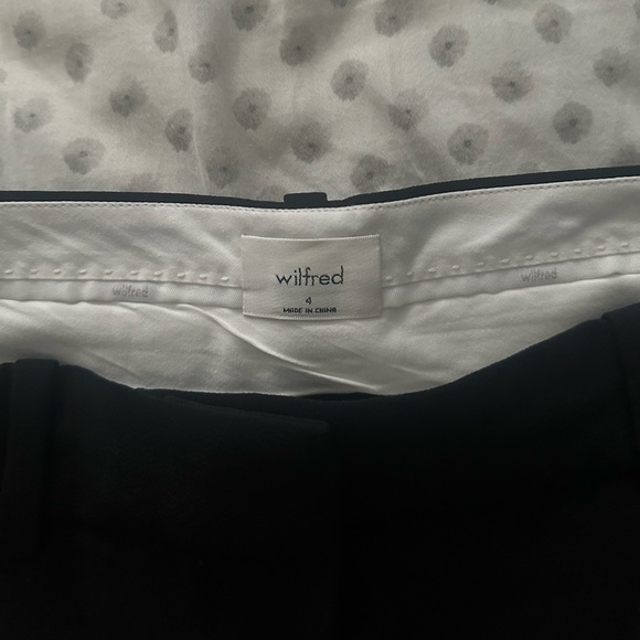 ARITZIA The Effortless Pant™ Cropped PERFECT CONDITION - Picture 9 of 9